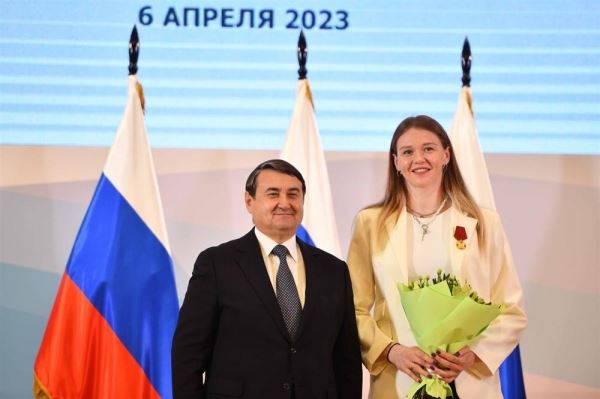 Ксения Макеева и Александр Нефедович получили награды президента РФ